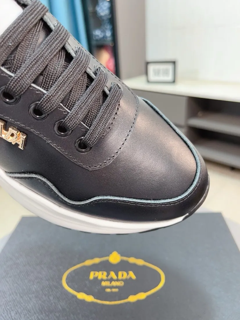 Men's shoes 💰420🌹🌹Prada is a luxurious and fashionable high-end product ✊🔥The perfect last shape and top-notch handcrafting make this shoe immediately create a strong aristocratic atmosphere. Imported first-layer cowhide with brogue carving crafts💋Cowhide lining🎶Rubber combination outsole specially imported from France for leather shoes😍Color: Mysterious Black☕️Number 38～44